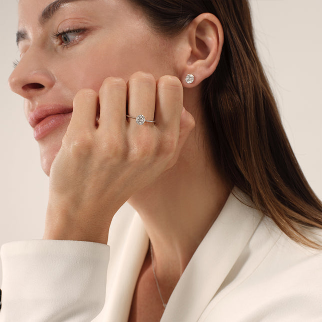 Luxe Oval Brilliant Lab-Grown Diamond Ring